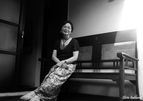 Dewi Anggraeni, penulis Mereka Bilang Aku China, di Jakarta, 22 Oktober 2010. (Foto Silvia Galikano)
