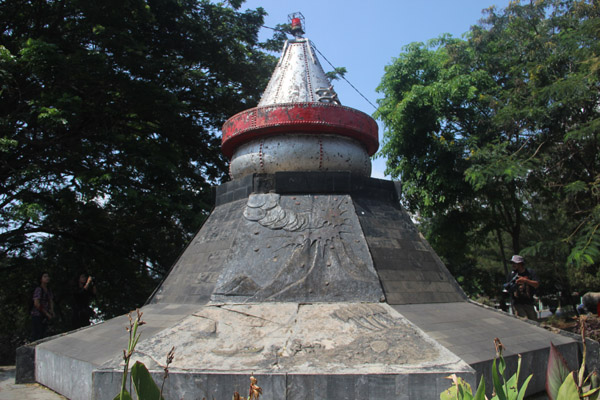 Monumen Krakatau di Taman Dipangga